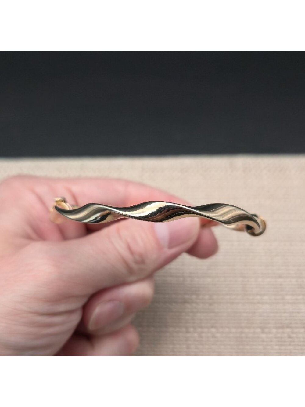 7 Inch Modernist Polished Sterling Silver Wavy Ribbon Twist Bracelet B1565